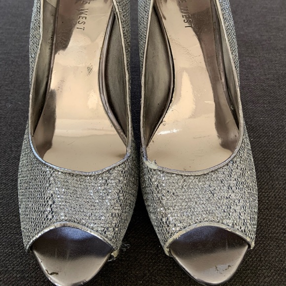 Silver shoes - Picture 2 of 6